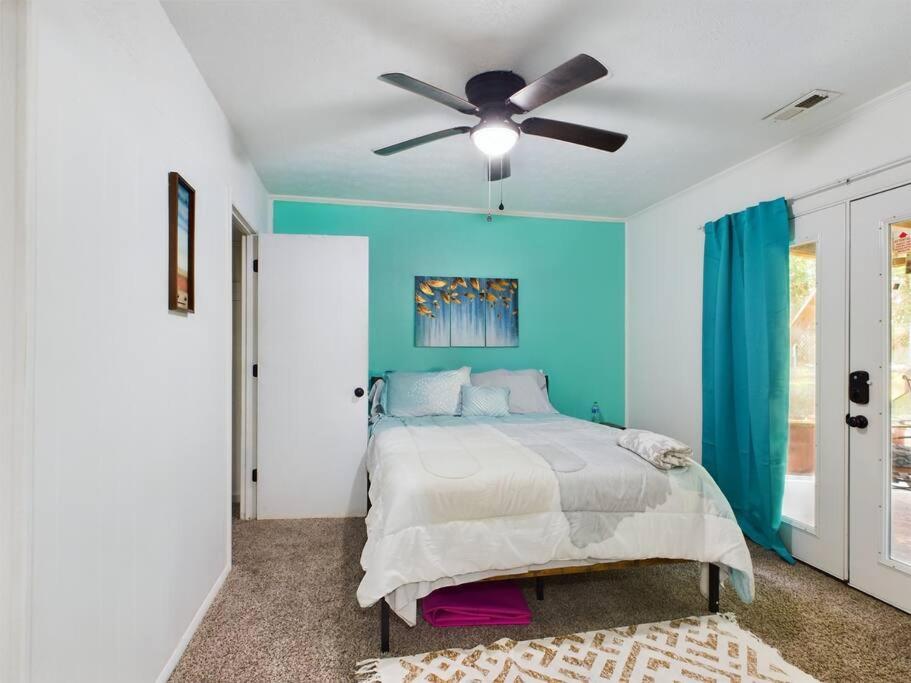 Fayetteville Vacations - Opuluxe Enjoy Fayetteville's 4 BR Hidden Gem! - Property Image 2