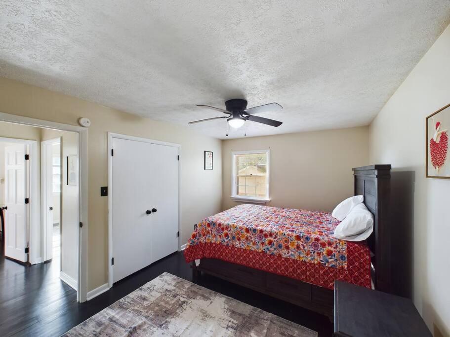 Fayetteville Vacations - Opuluxe Enjoy Fayetteville's 4 BR Hidden Gem! - Property Image 39