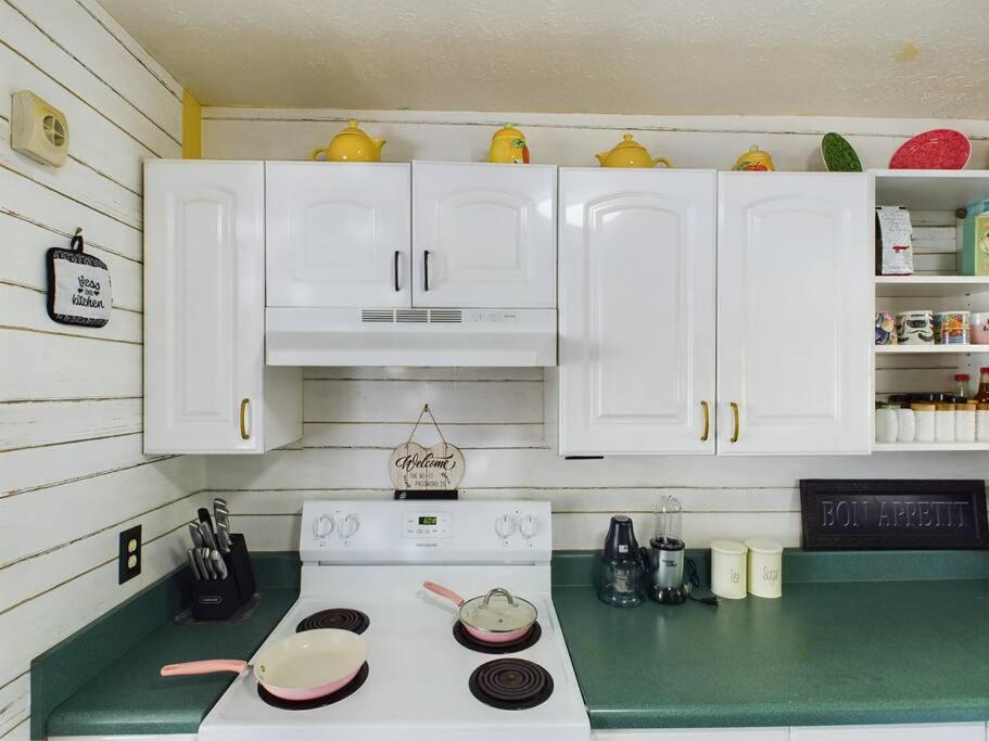 Fayetteville Vacations - Opuluxe Enjoy Fayetteville's 4 BR Hidden Gem! - Property Image 32