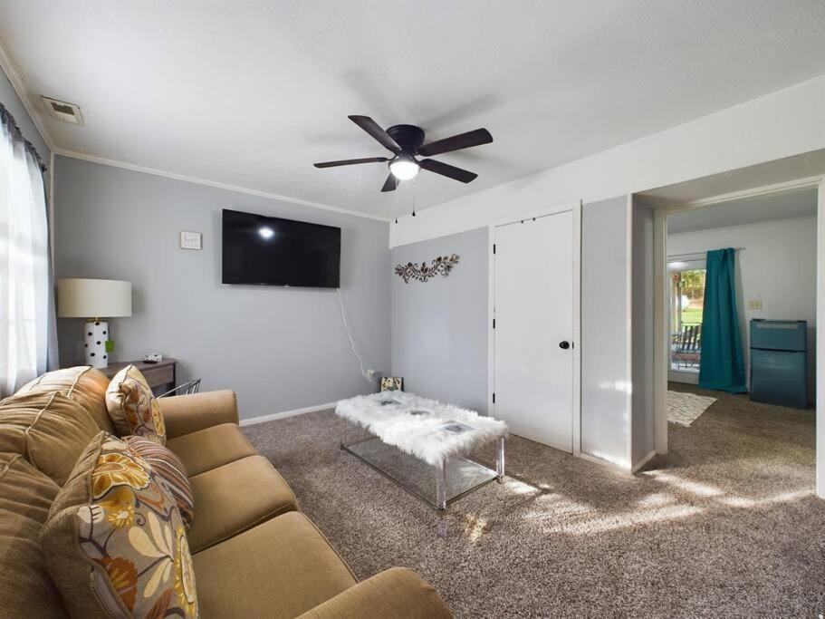 Fayetteville Vacations - Opuluxe Enjoy Fayetteville's 4 BR Hidden Gem! - Property Image 27
