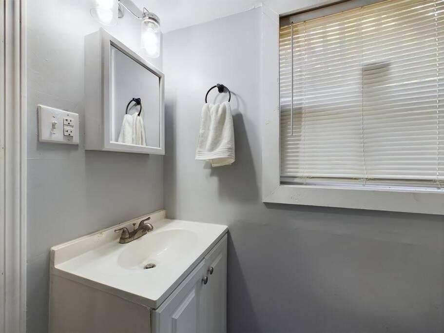Fayetteville Vacations - Opuluxe Enjoy Fayetteville's 4 BR Hidden Gem! - Property Image 8