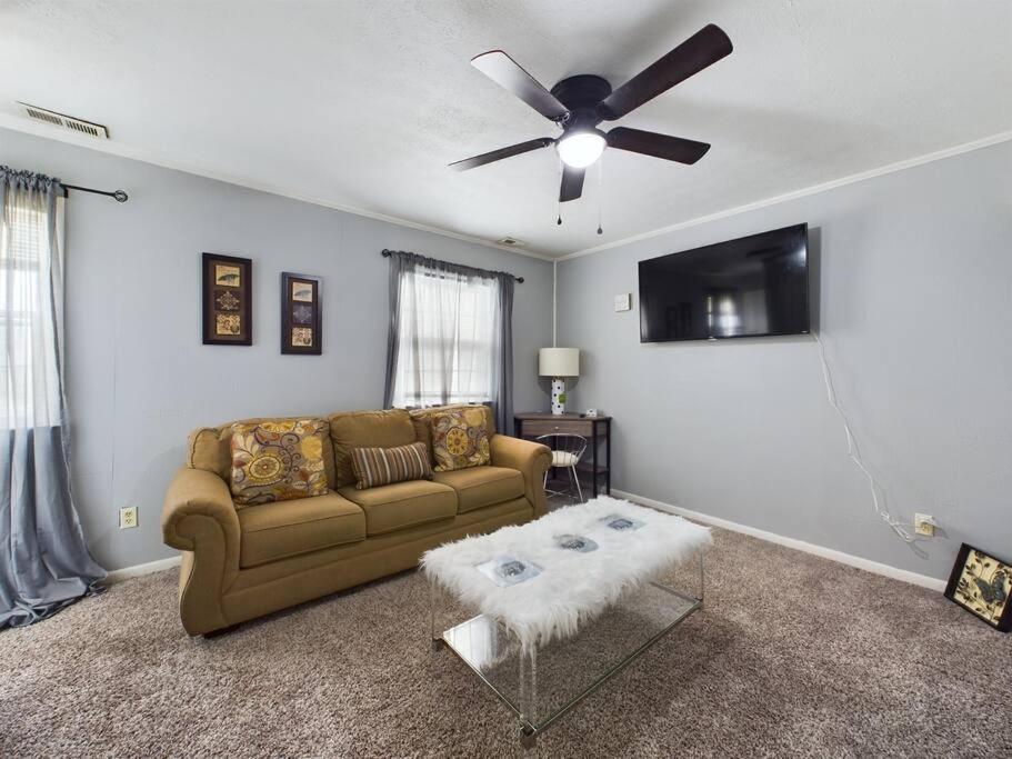 Fayetteville Vacations - Opuluxe Enjoy Fayetteville's 4 BR Hidden Gem! - Property Image 26