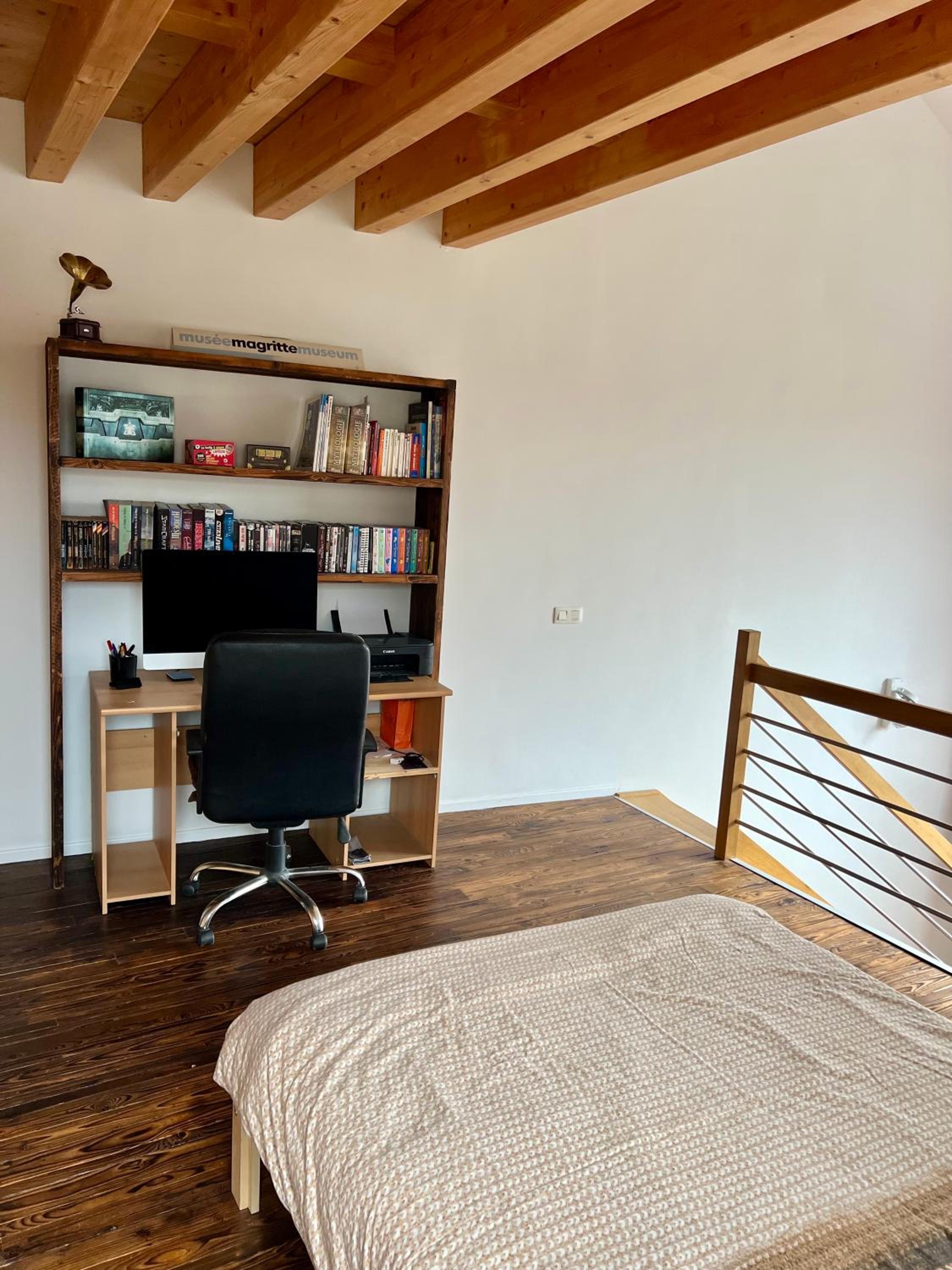Capstay La Louvière