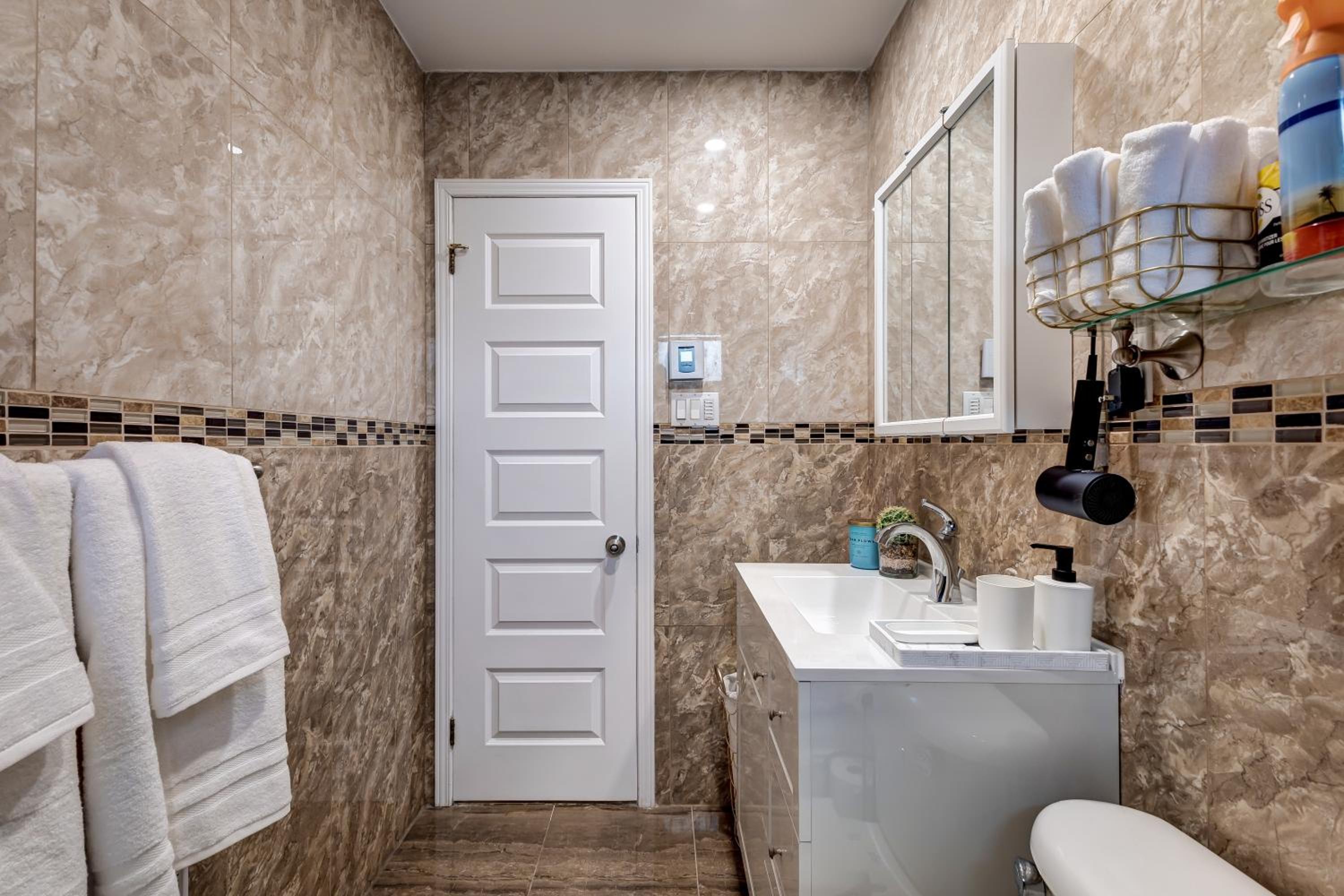 Modern 3 Bedrooms Lacordaire Suite