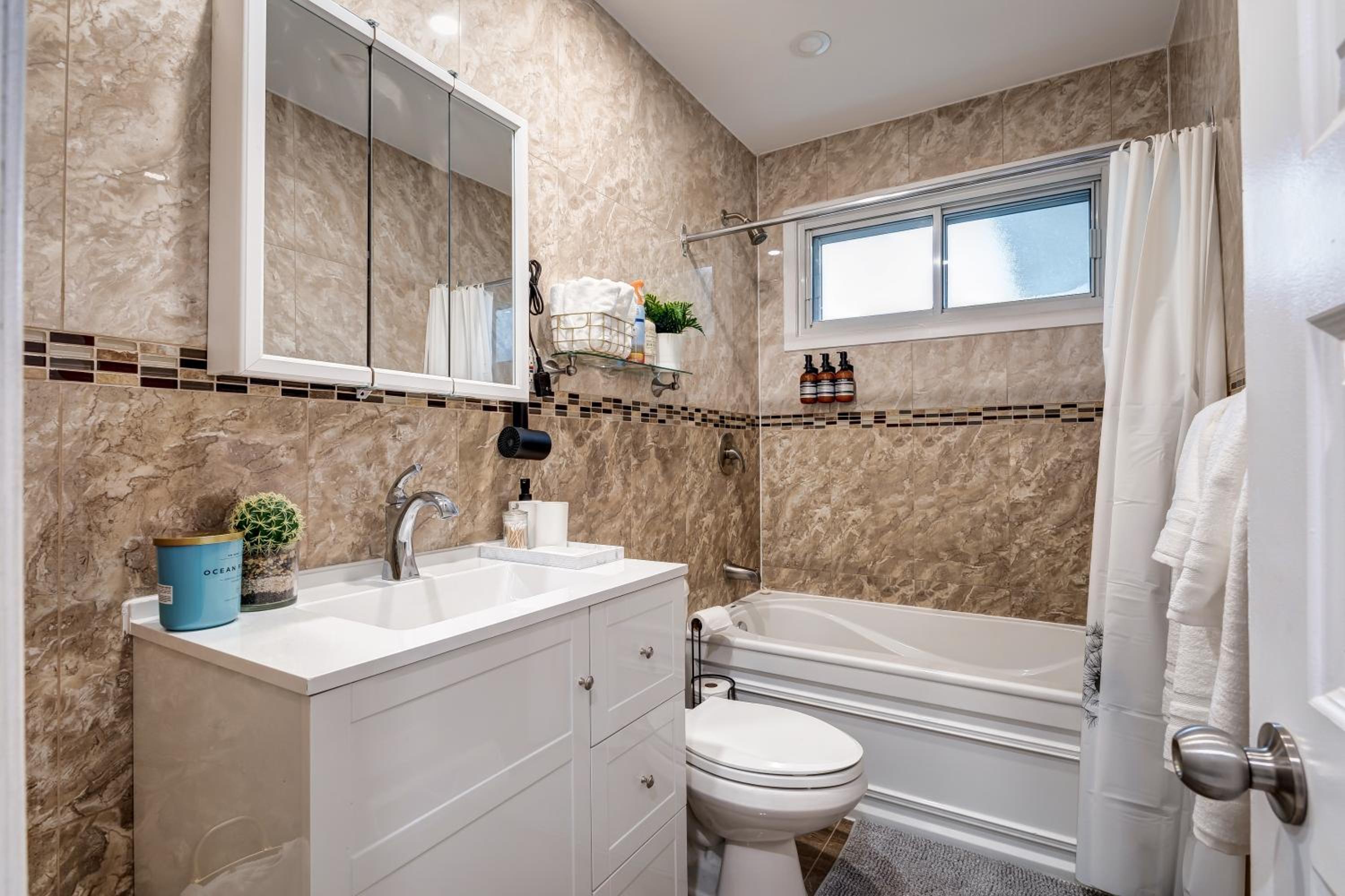 Modern 3 Bedrooms Lacordaire Suite