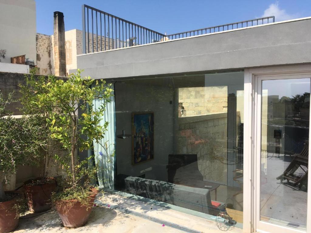 STUNNING AND SPACIOUS - 1BR PENTHOUSE view 4
