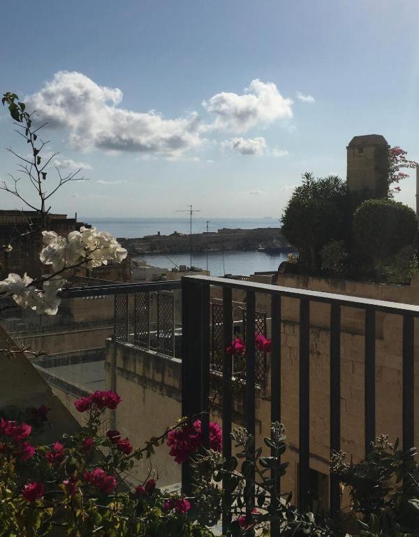 STUNNING AND SPACIOUS - 1BR PENTHOUSE view 5