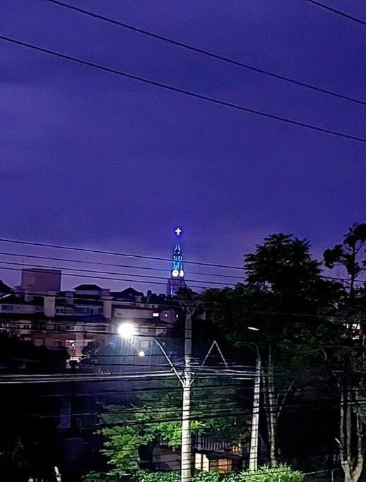 Novo, aconchegante, ensolarado, 200m rua Coberta