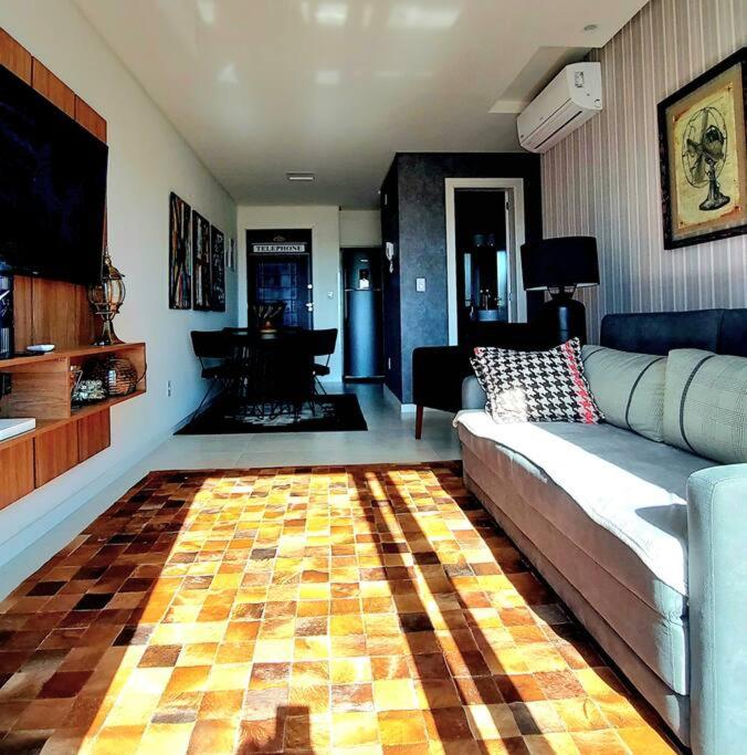 Novo, aconchegante, ensolarado, 200m rua Coberta