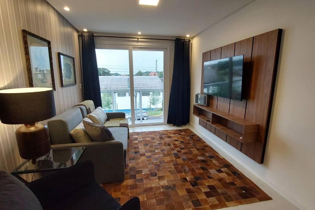 Novo, aconchegante, ensolarado, 200m rua Coberta