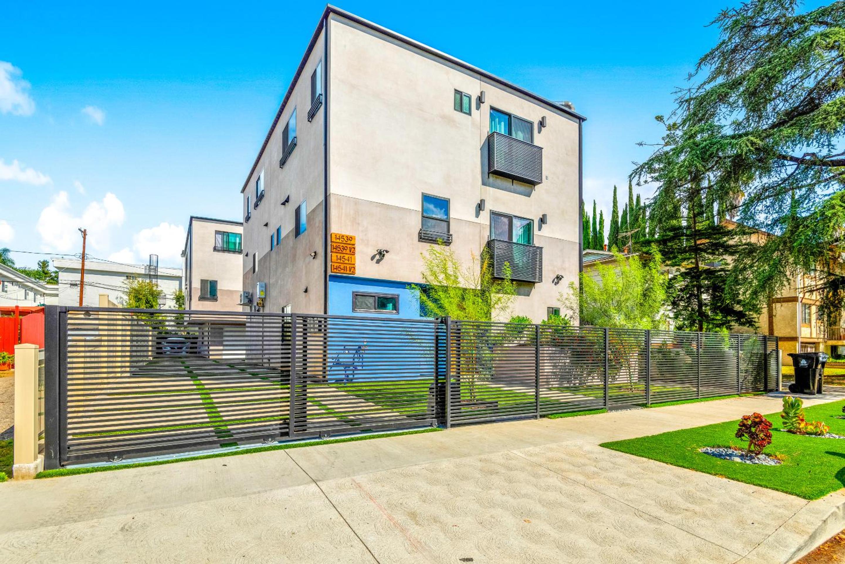 Brand new Chic-Nest in Prime Location view 4