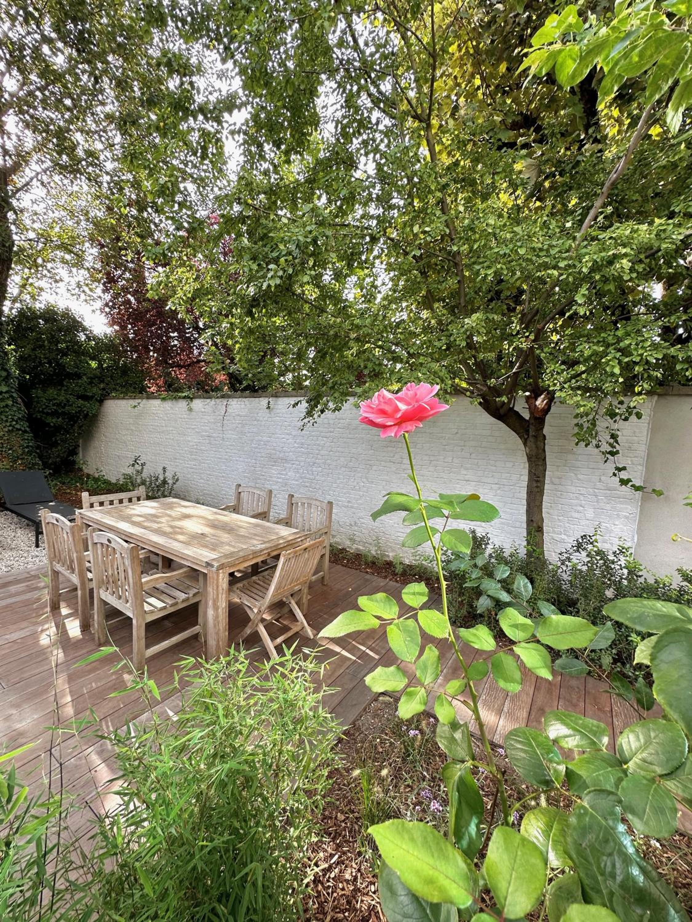 Historic 3 Bedroom Art-Nouveau Apartment with Airconditioning - Walk to Station Gent Sint-Pieters & Close to City Centre