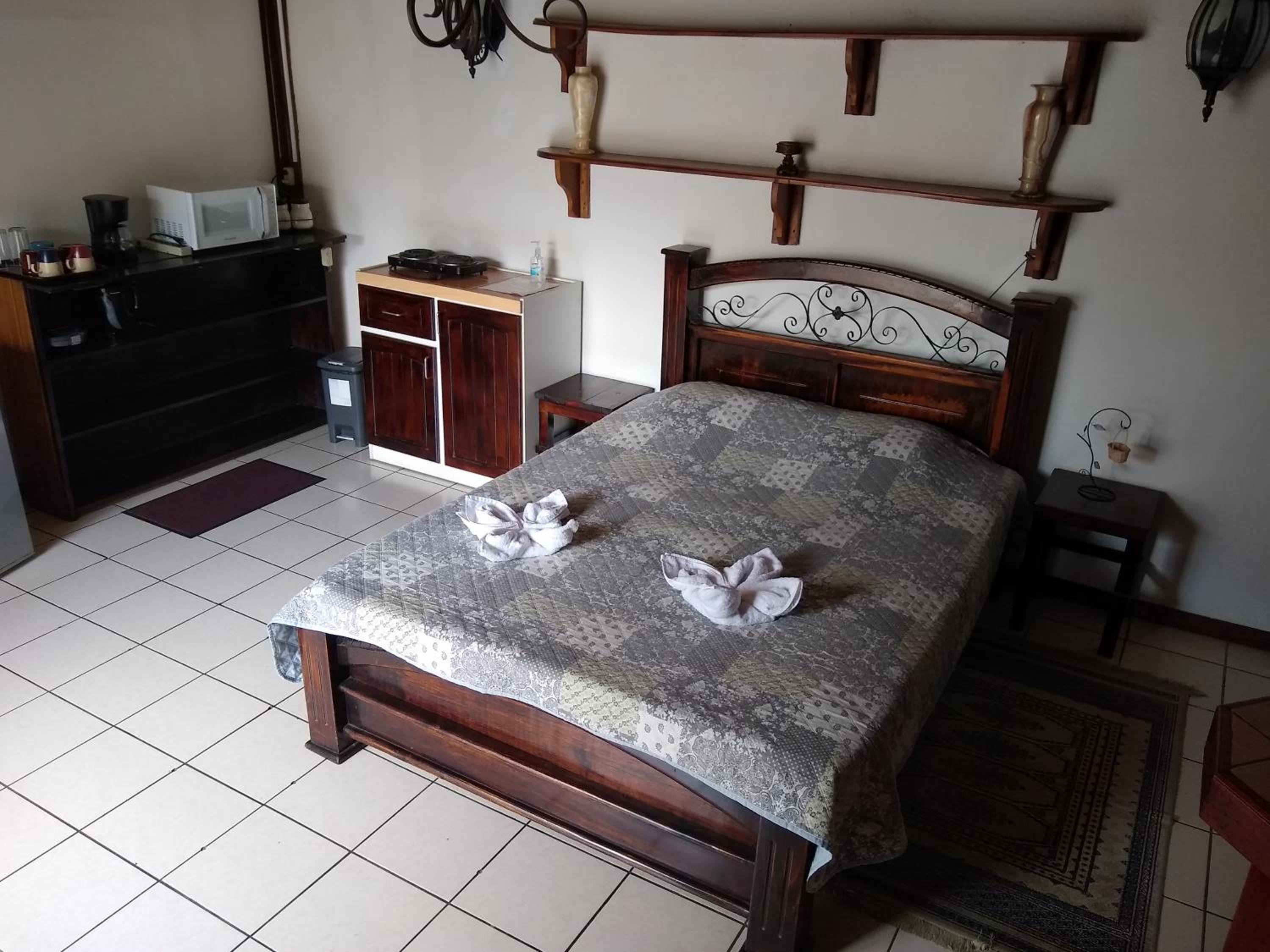 Confortable y privado estudio en zona exclusiva .