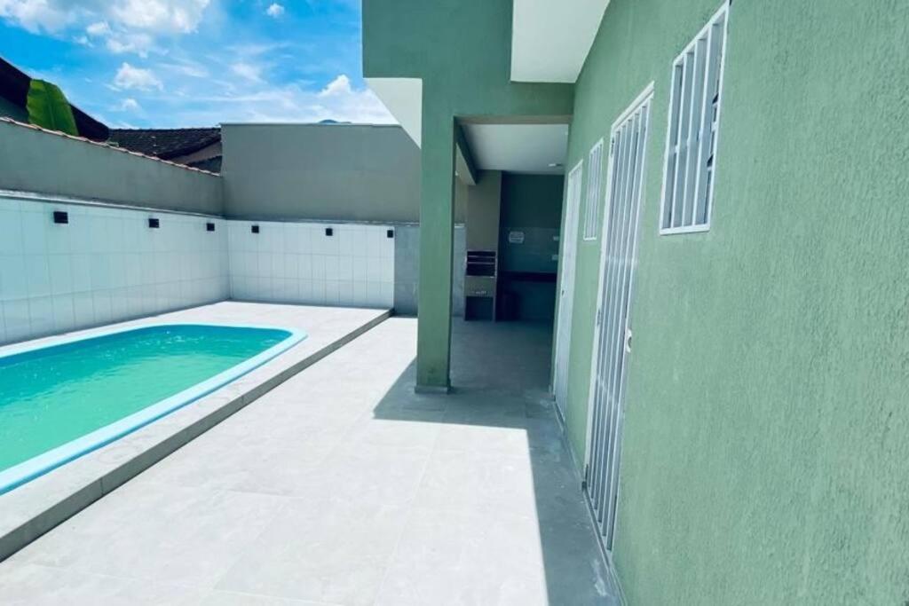 Casa com piscina, churrasqueira, praia maravilhosa!