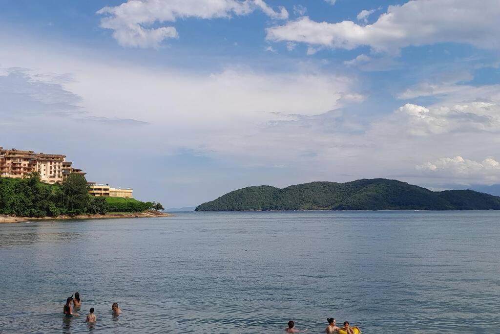 Casa com piscina, churrasqueira, praia maravilhosa!