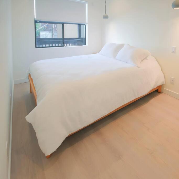 Newly Renovated 2 Bedroom Condo in Japantown! Near Railtown & Gastown!