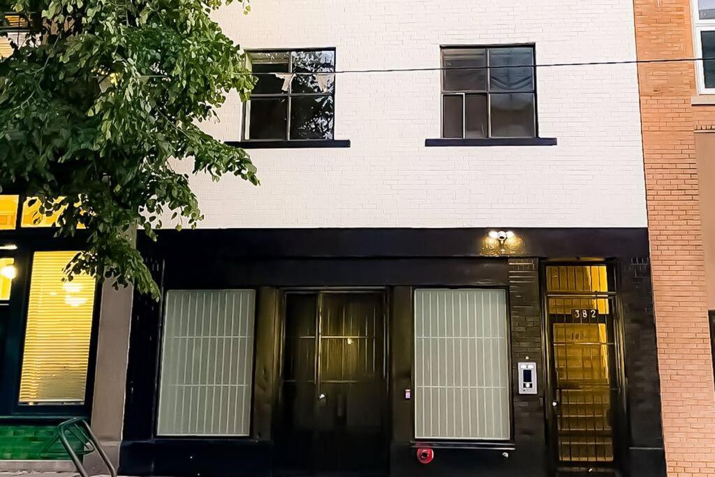 Newly Renovated 2 Bedroom Condo in Japantown! Near Railtown & Gastown!