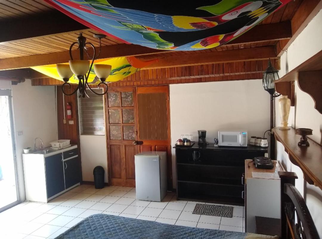 Confortable y privado estudio en zona exclusiva .