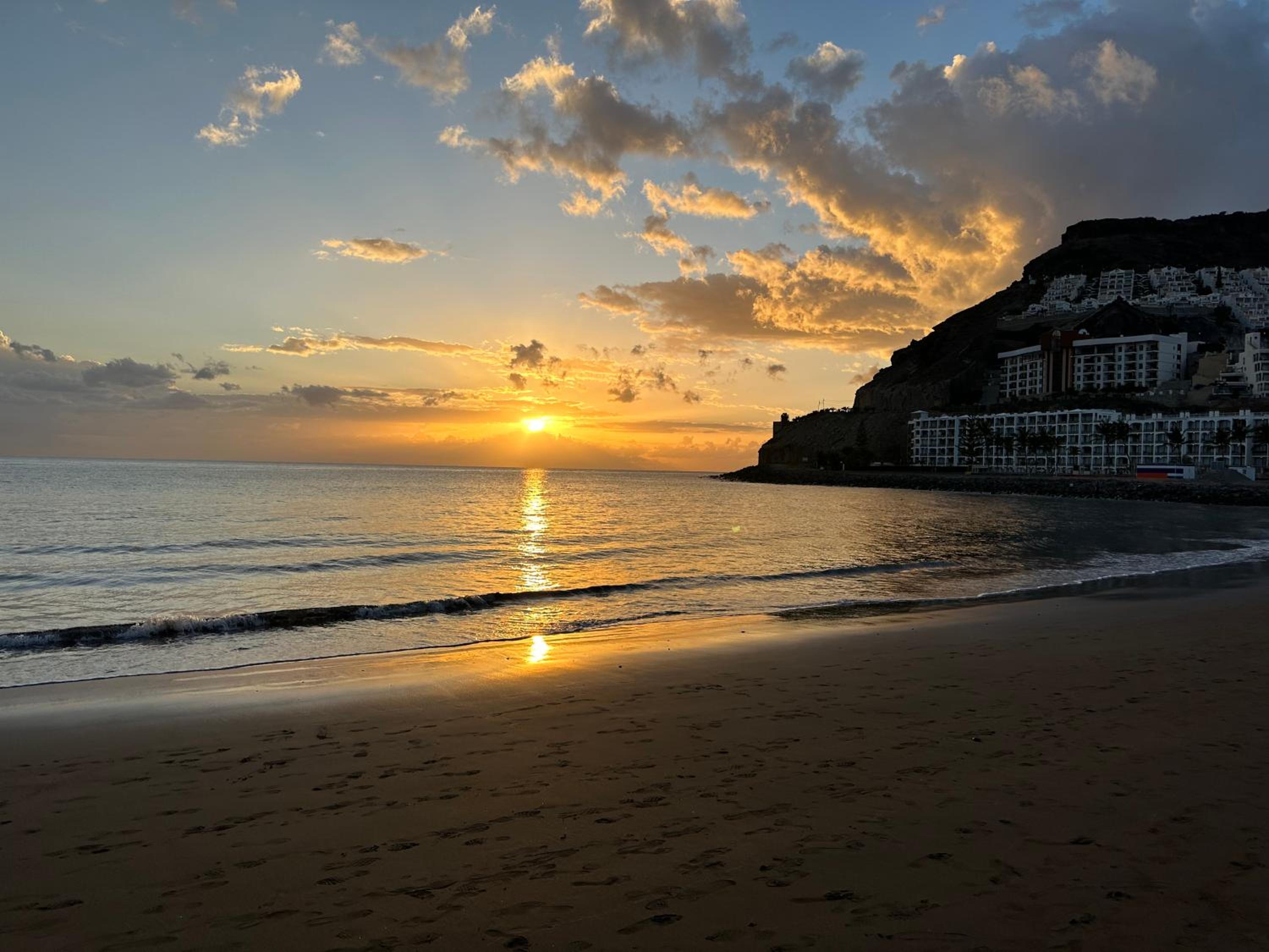 PLAYA DEL CURA - Spacious Beachside Apartment