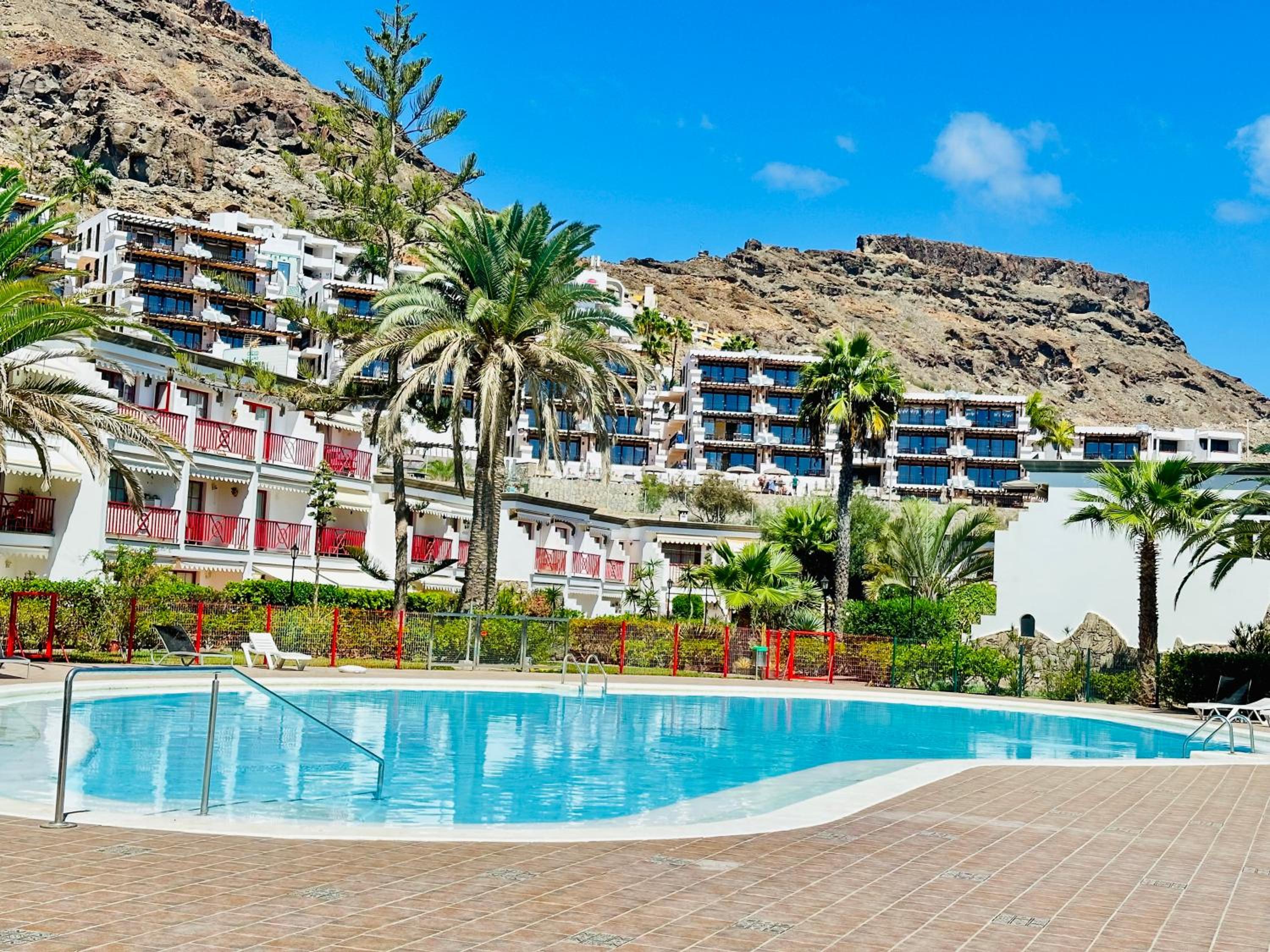 PLAYA DEL CURA - Spacious Beachside Apartment