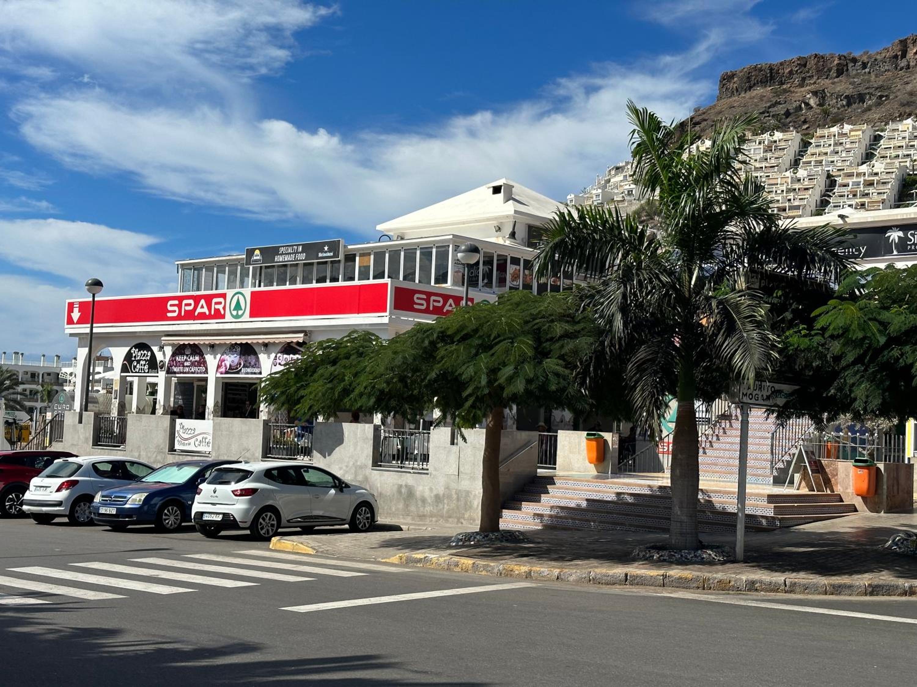 PLAYA DEL CURA - Spacious Beachside Apartment