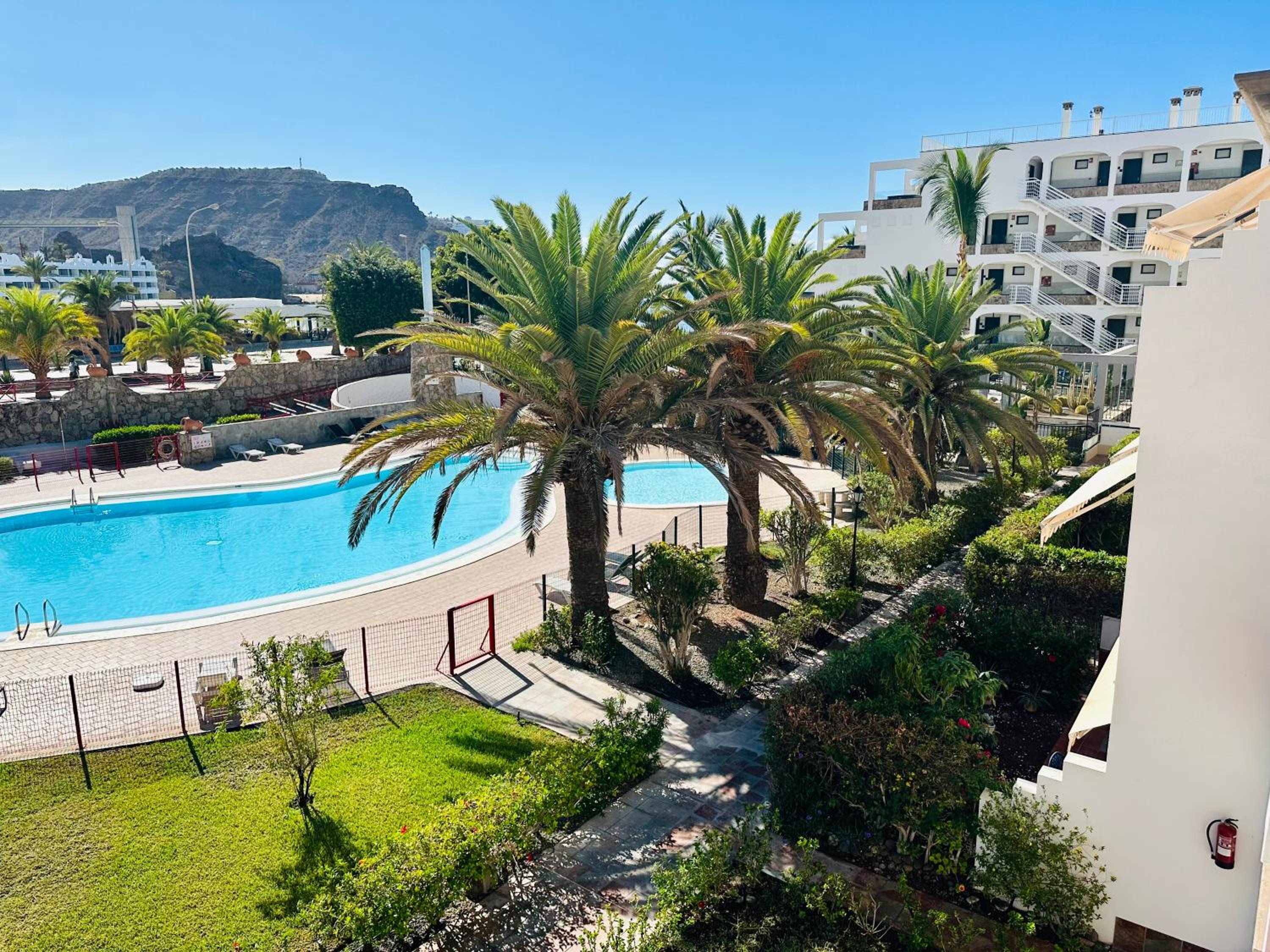 PLAYA DEL CURA - Spacious Beachside Apartment