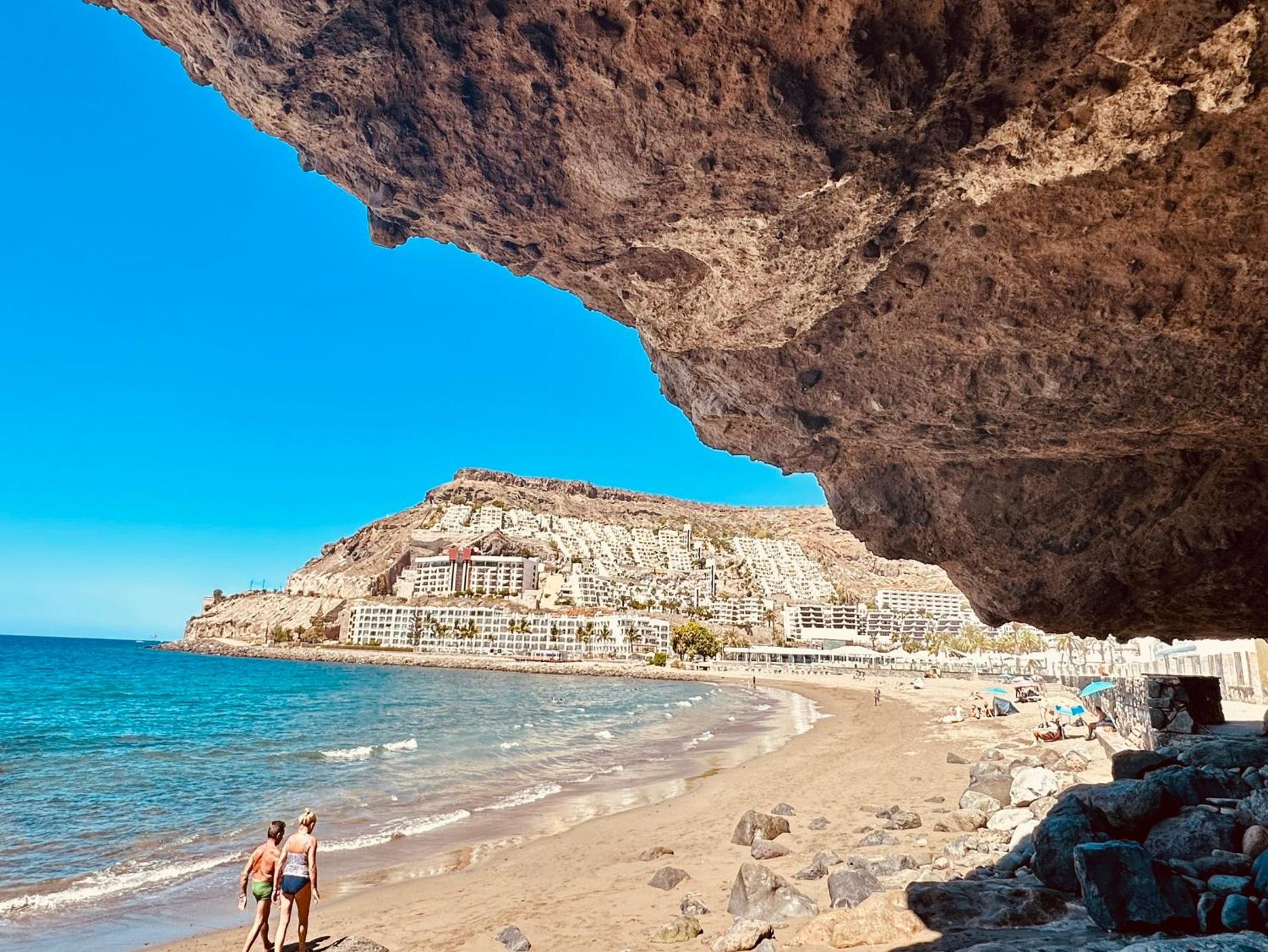 PLAYA DEL CURA - Spacious Beachside Apartment