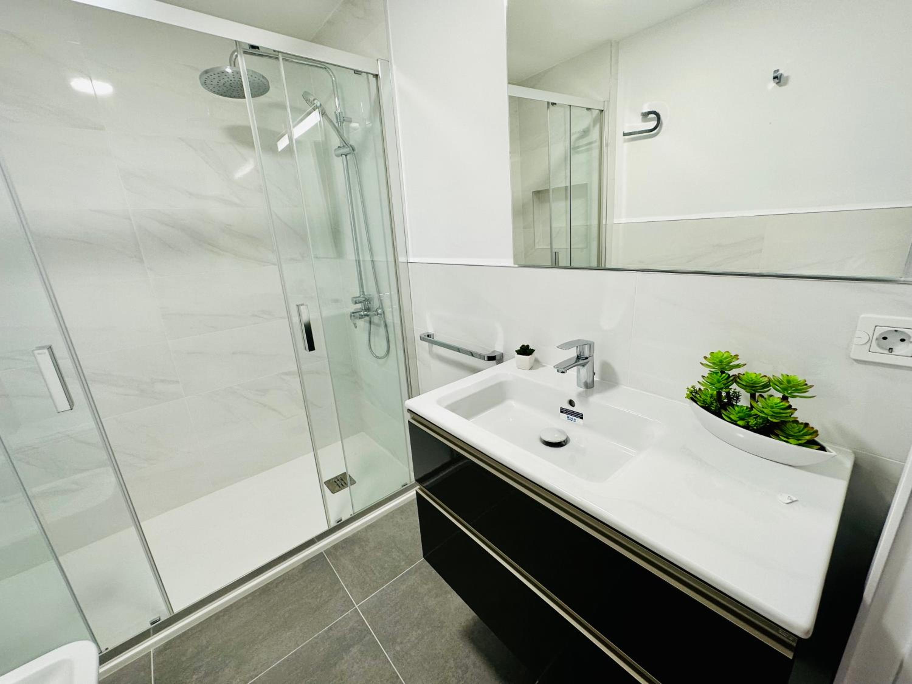 PLAYA DEL CURA - Spacious Beachside Apartment