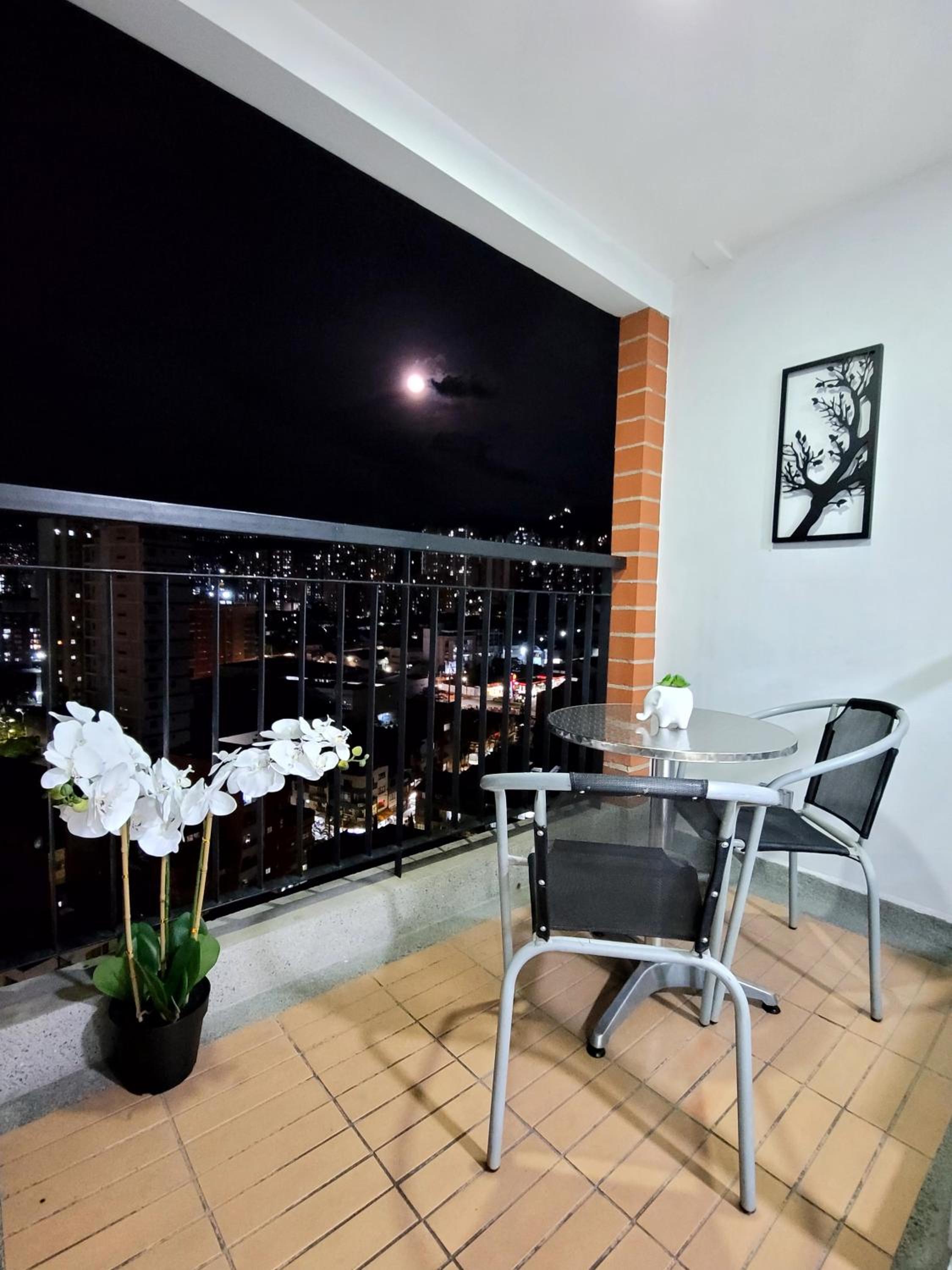 Modern 2/2 Apartment in Sabaneta with City View