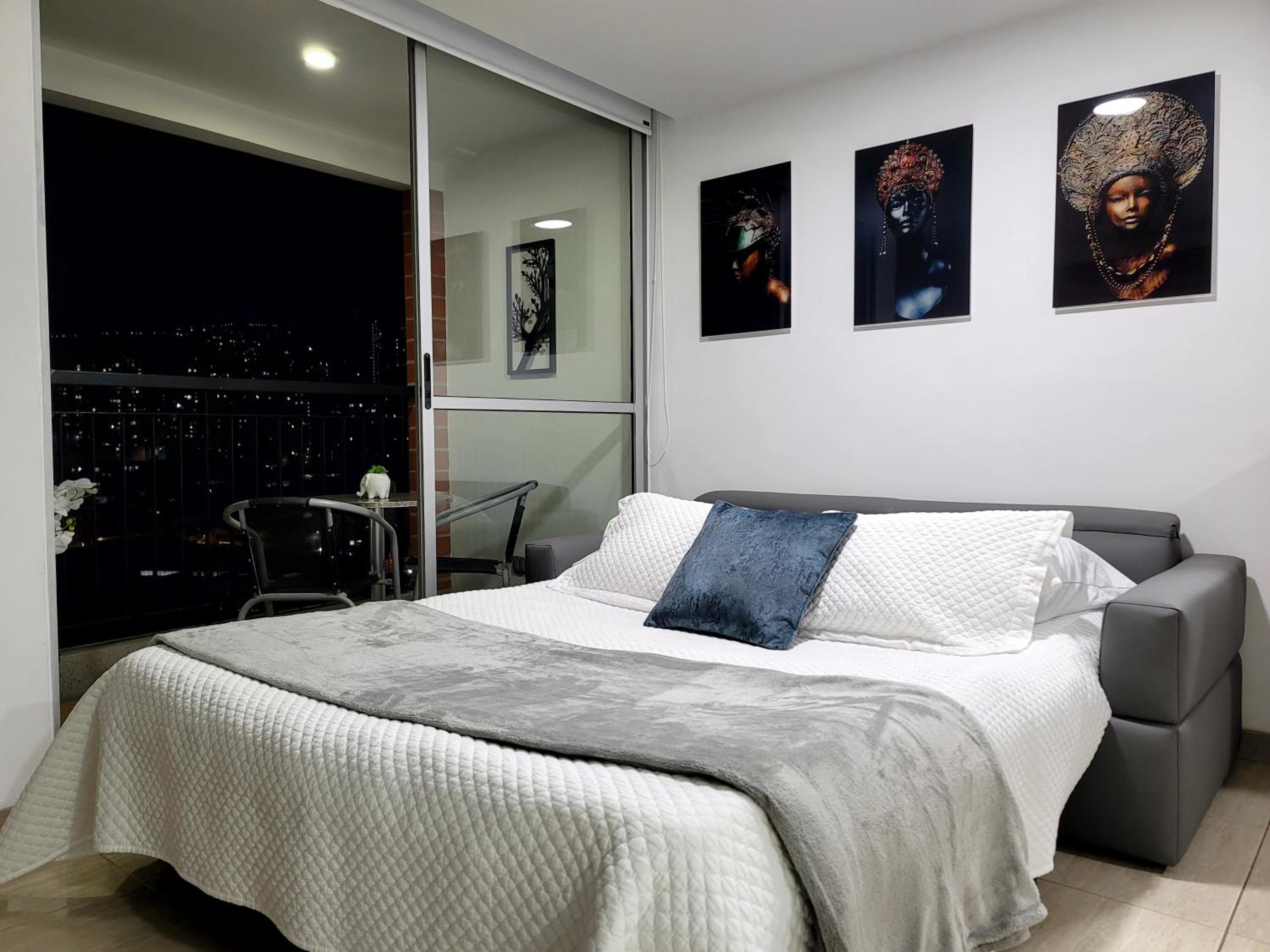 Modern 2/2 Apartment in Sabaneta with City View