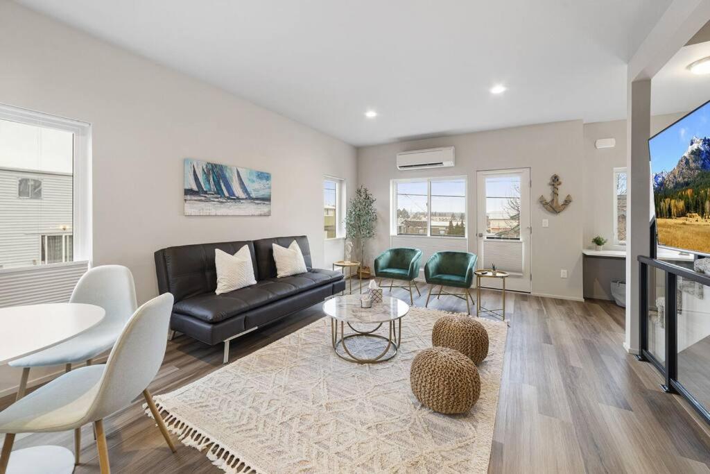 *Brand New* Fully Updated Condo 910 in Anacortes view 2