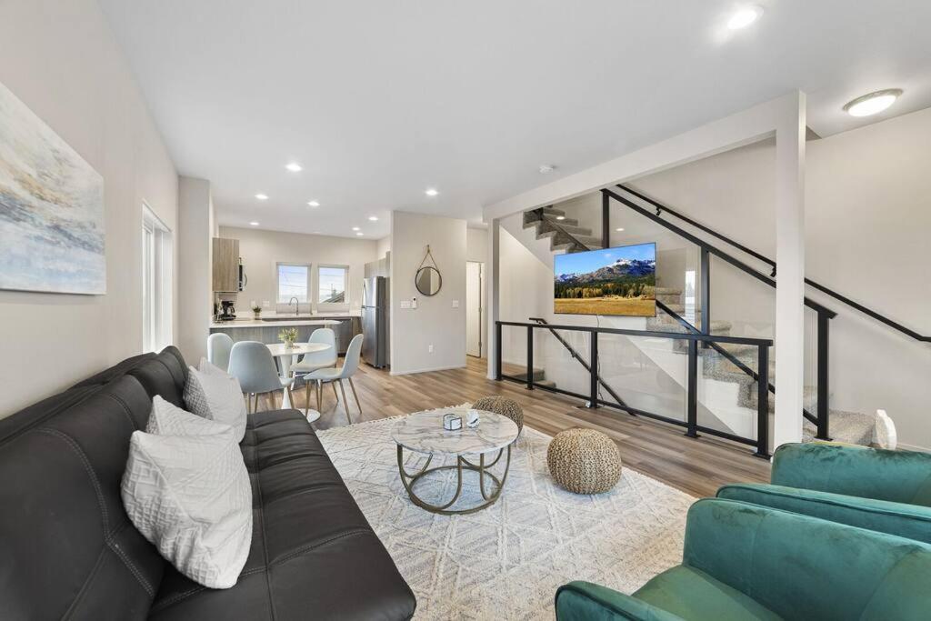*Brand New* Fully Updated Condo 910 in Anacortes view 4