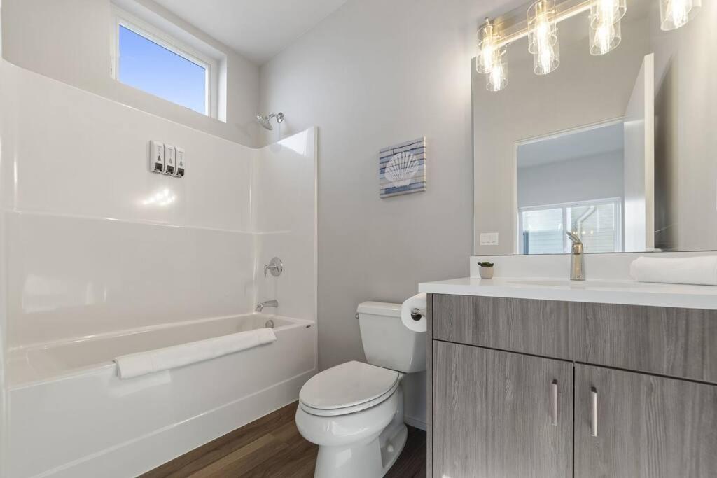 *Brand New* Fully Updated Condo 910 in Anacortes view 5
