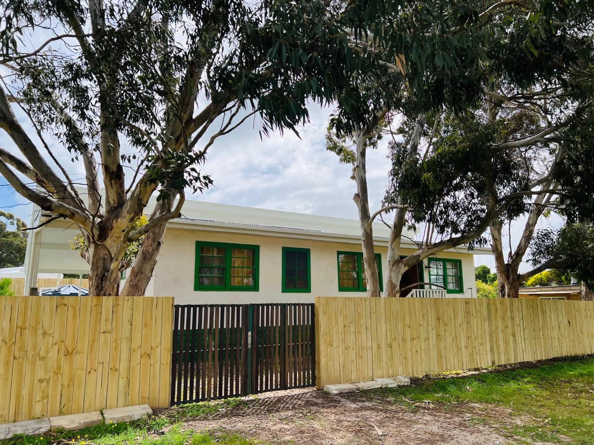 The Green House Dening Street Robe