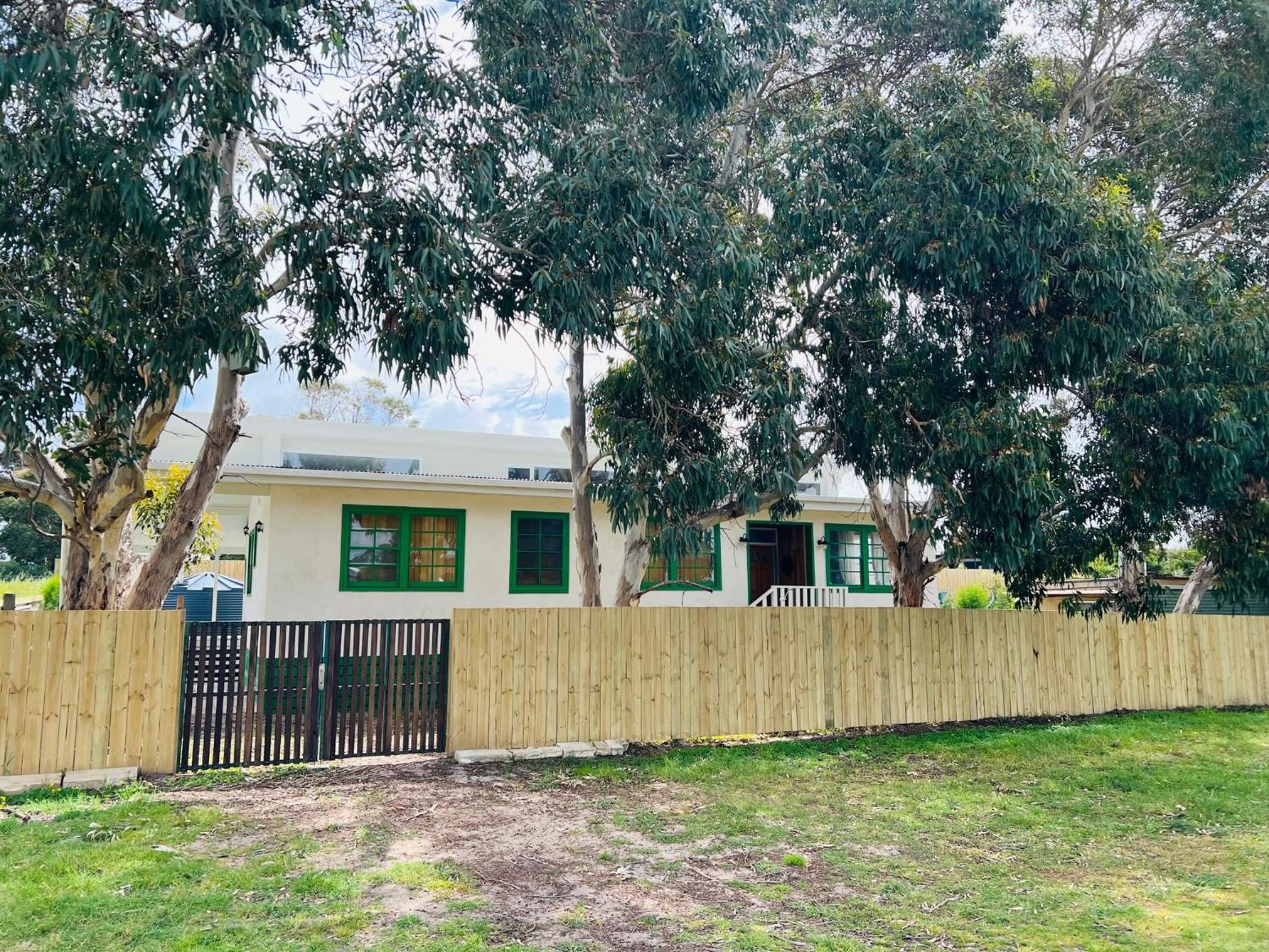 The Green House Dening Street Robe