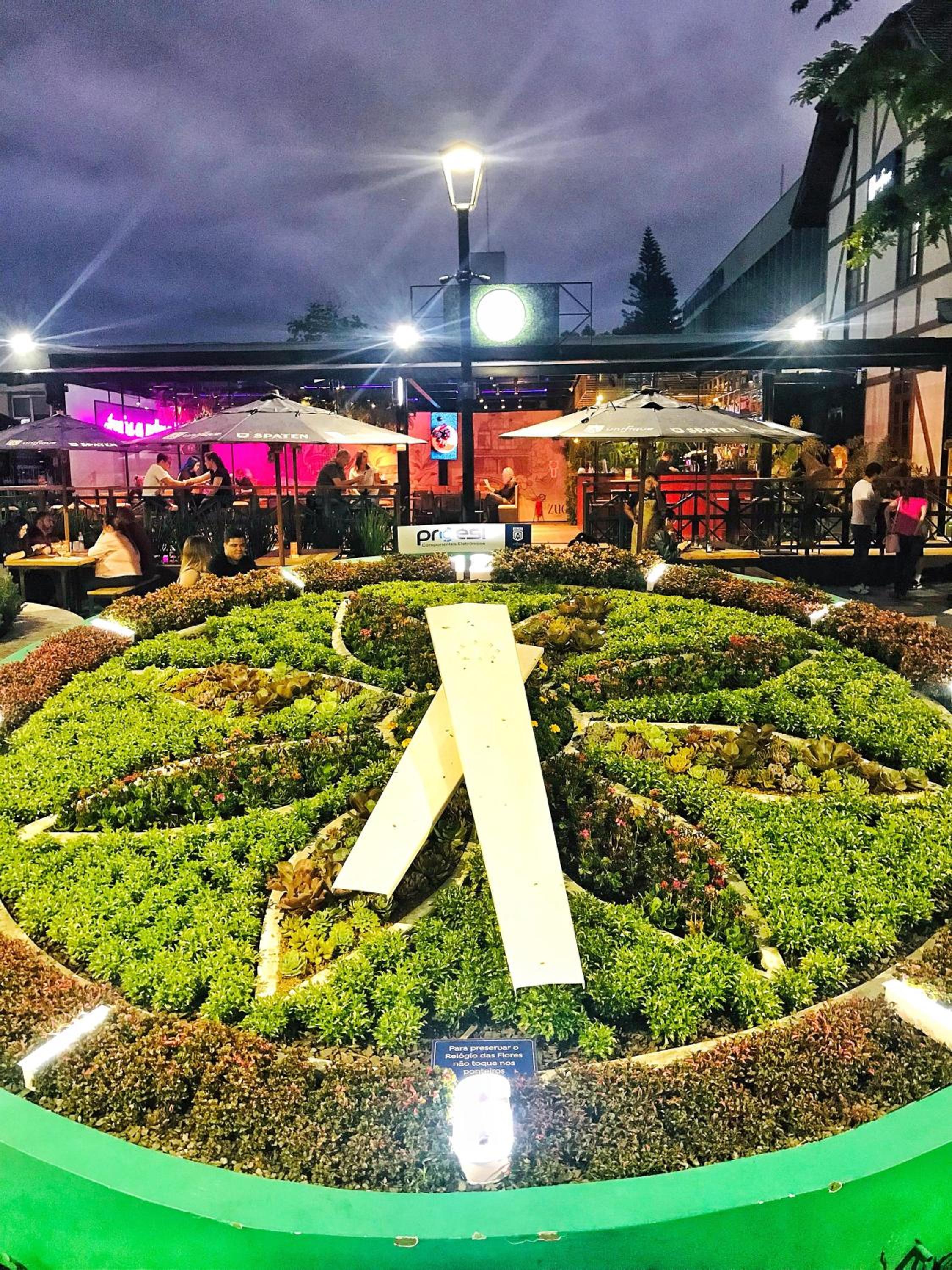 Apartamento Moderno ao Lado da Oktoberfest - Piscina & Academia - Wi-Fi & Estacionamento Gratuito