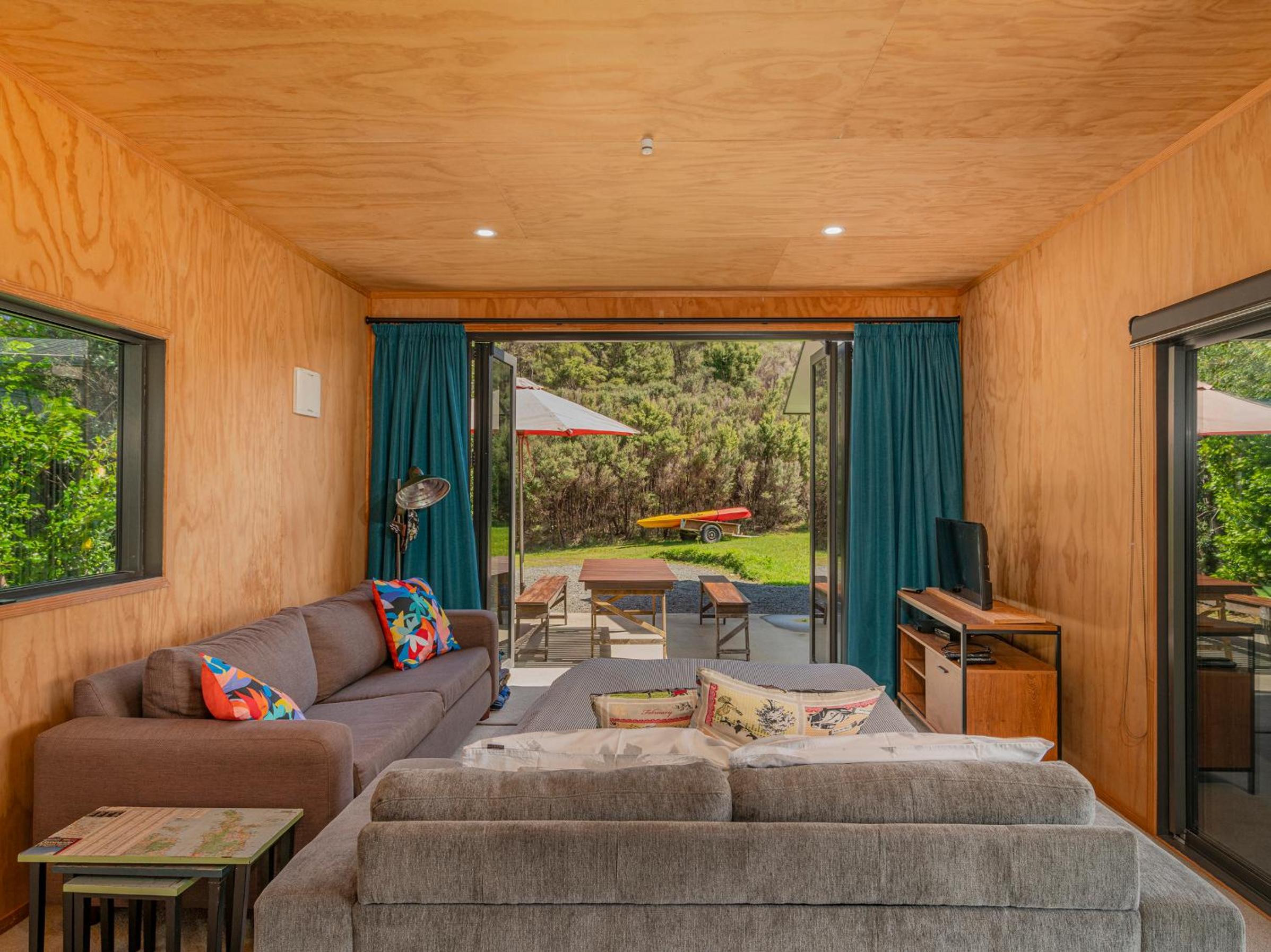 Whangapoua Glamping Hideaway - Whangapoua Bach view 4