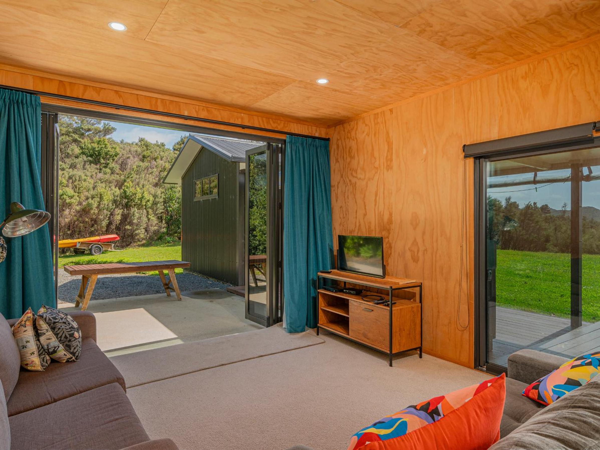 Whangapoua Glamping Hideaway - Whangapoua Bach view 5