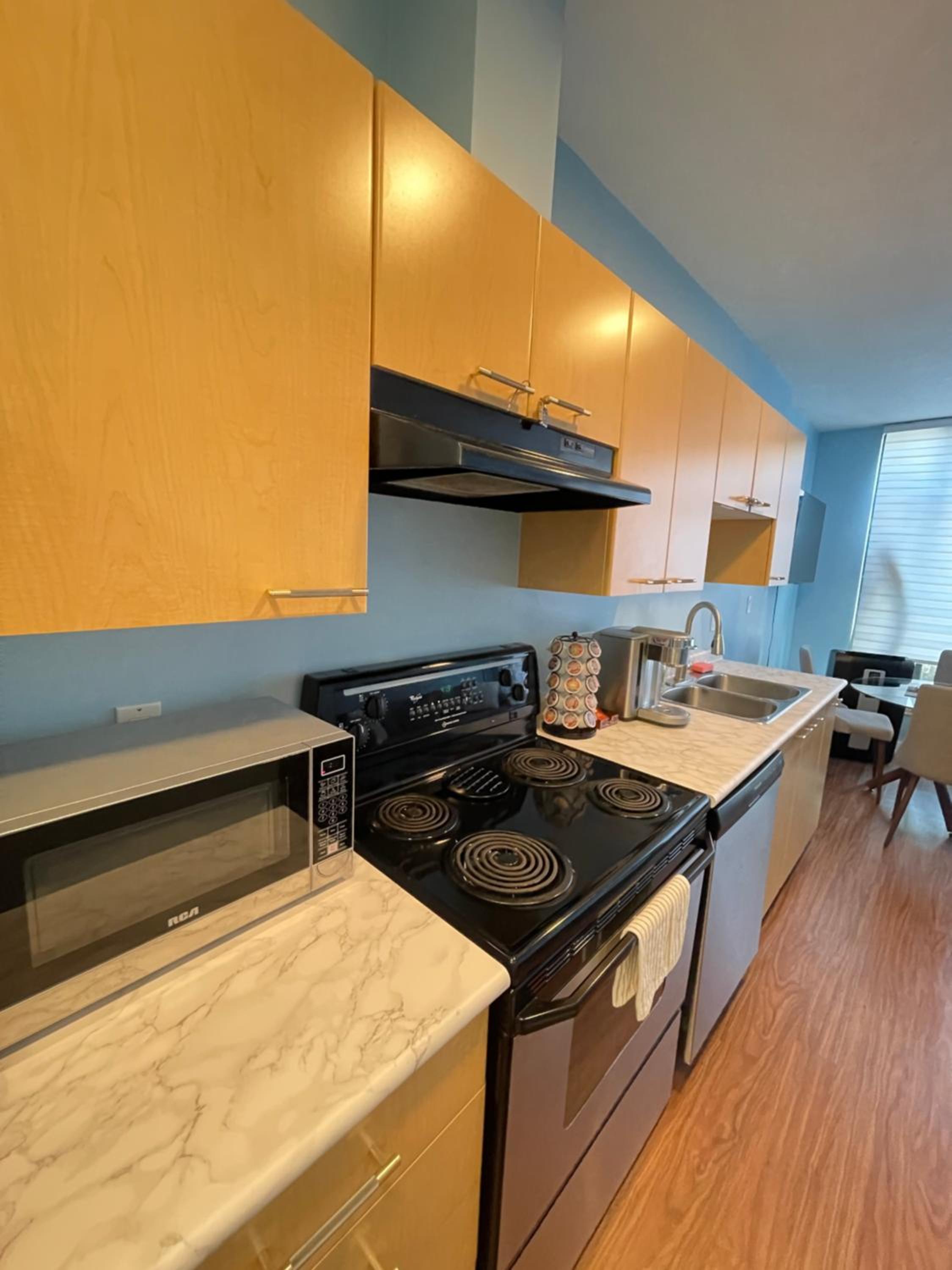Downtown 1BR Condo at Granville Strip near English Bay
