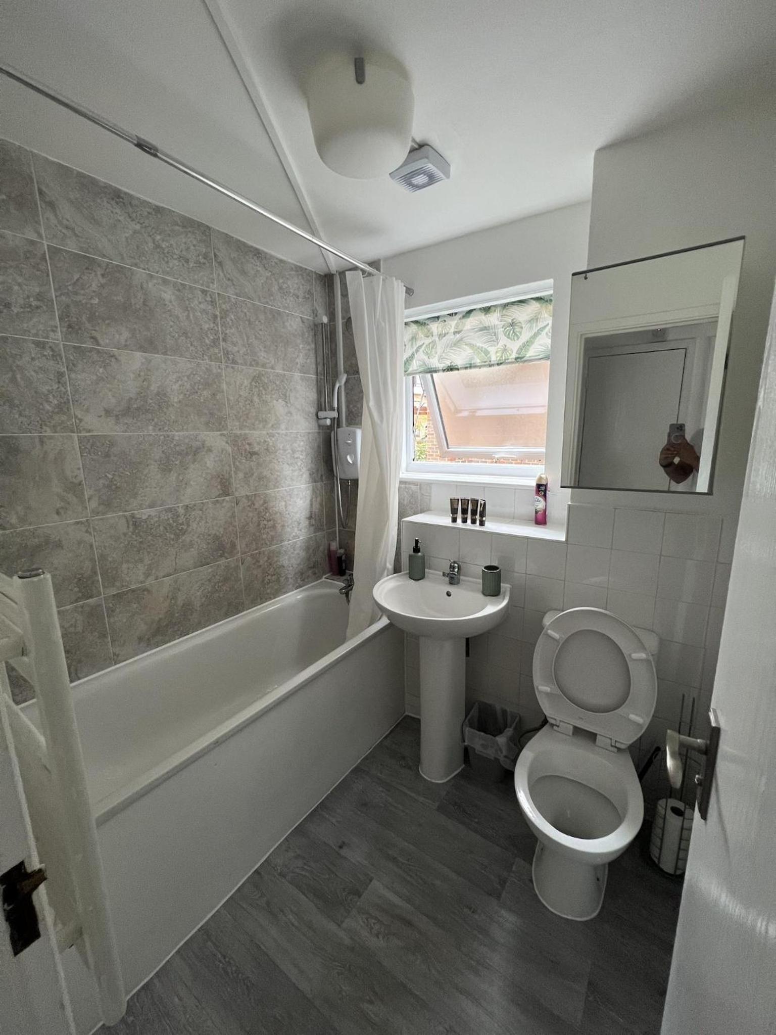 Canary Wharf Haven - Spacious & Homely Entire 1 Bedroom Flat