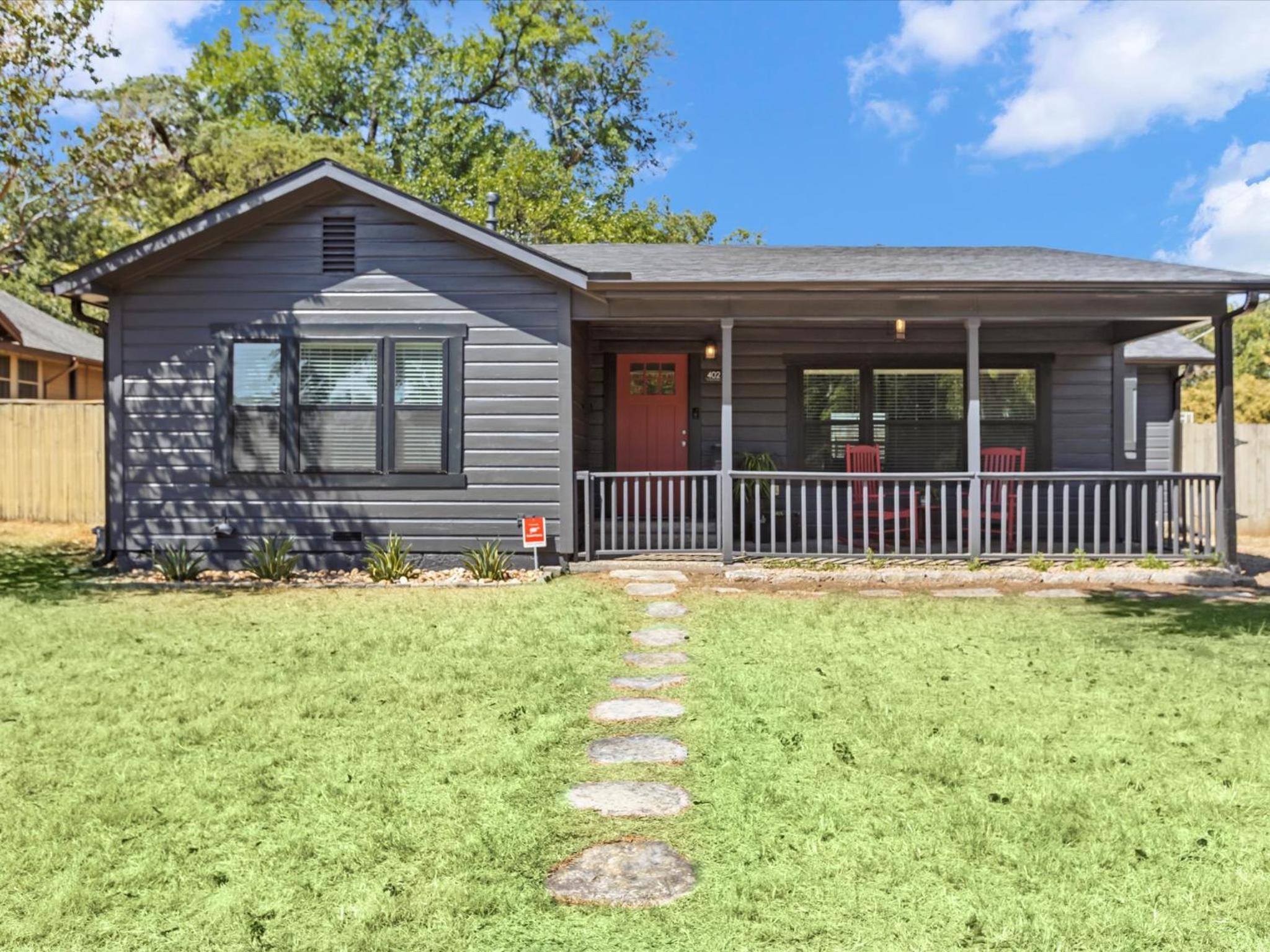 Cozy Arlington Bungalow 4/Mins to AT&T Stadium