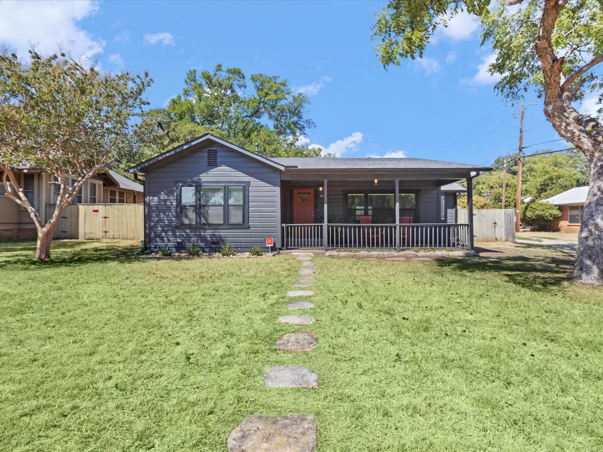 Cozy Arlington Bungalow 4/Mins to AT&T Stadium