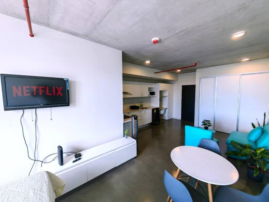 906B URBN Barrio Escalante Estudio con Aire Acondicionado y Parqueo