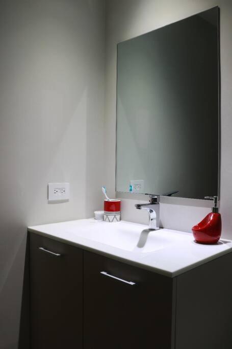 906B URBN Barrio Escalante Estudio con Aire Acondicionado y Parqueo