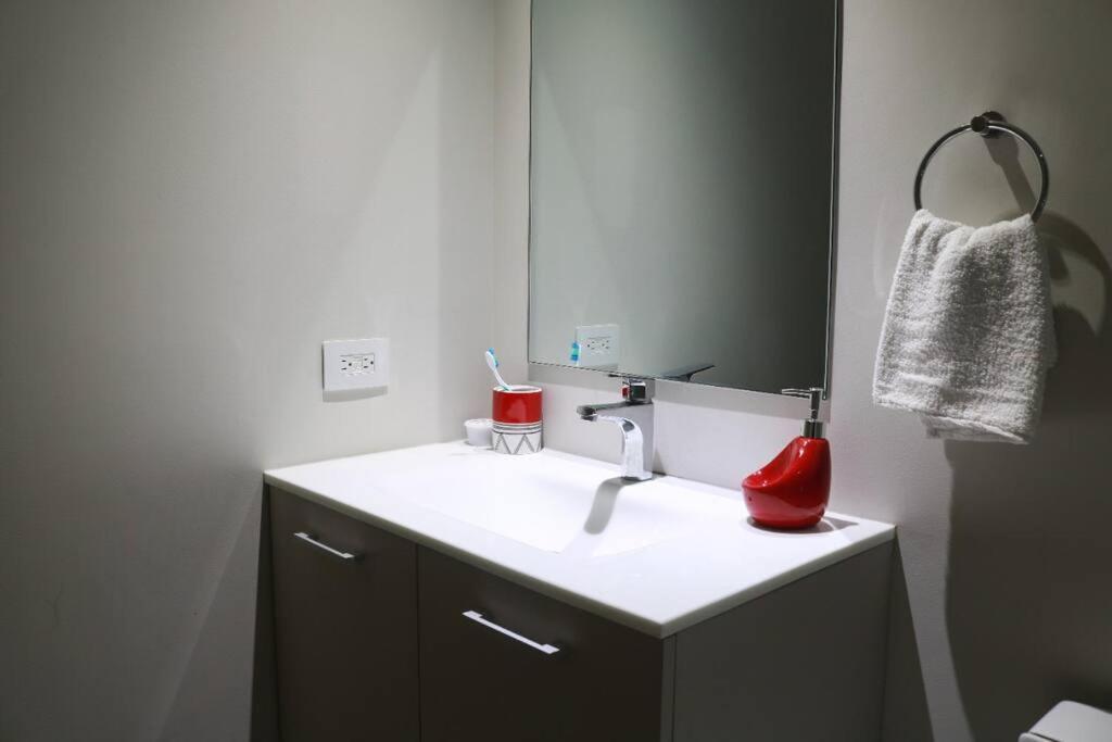 906B URBN Barrio Escalante Estudio con Aire Acondicionado y Parqueo