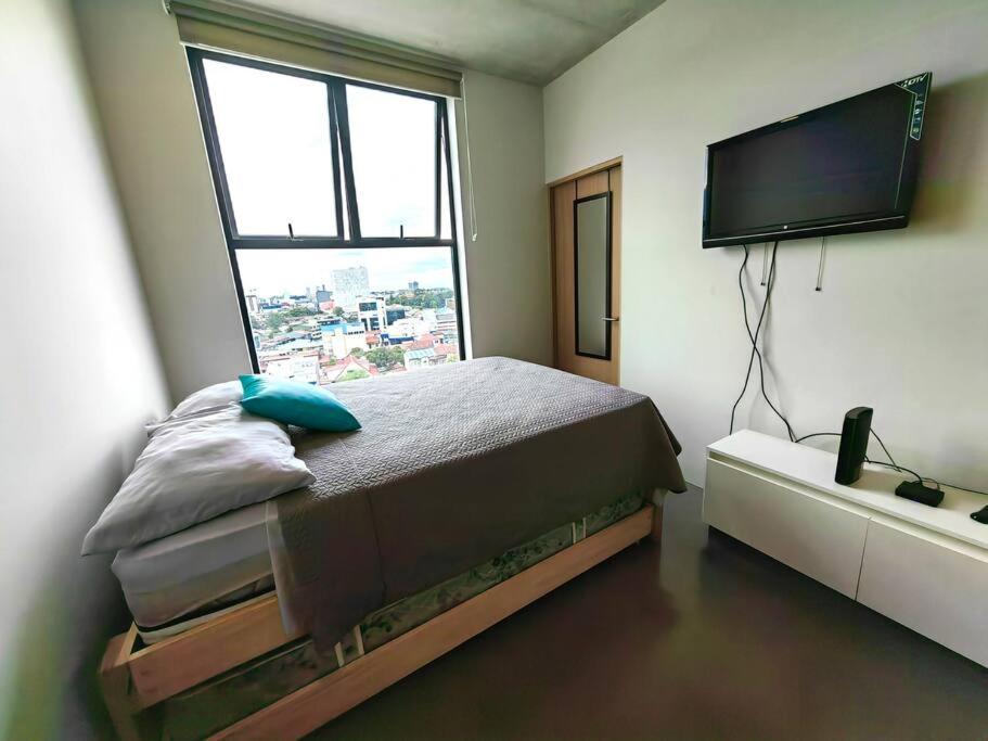 906B URBN Barrio Escalante Estudio con Aire Acondicionado y Parqueo