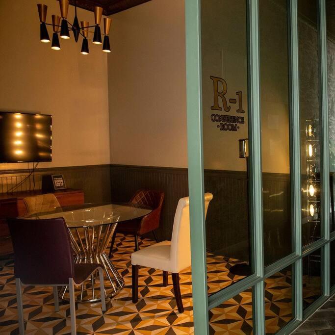 906B URBN Barrio Escalante Estudio con Aire Acondicionado y Parqueo