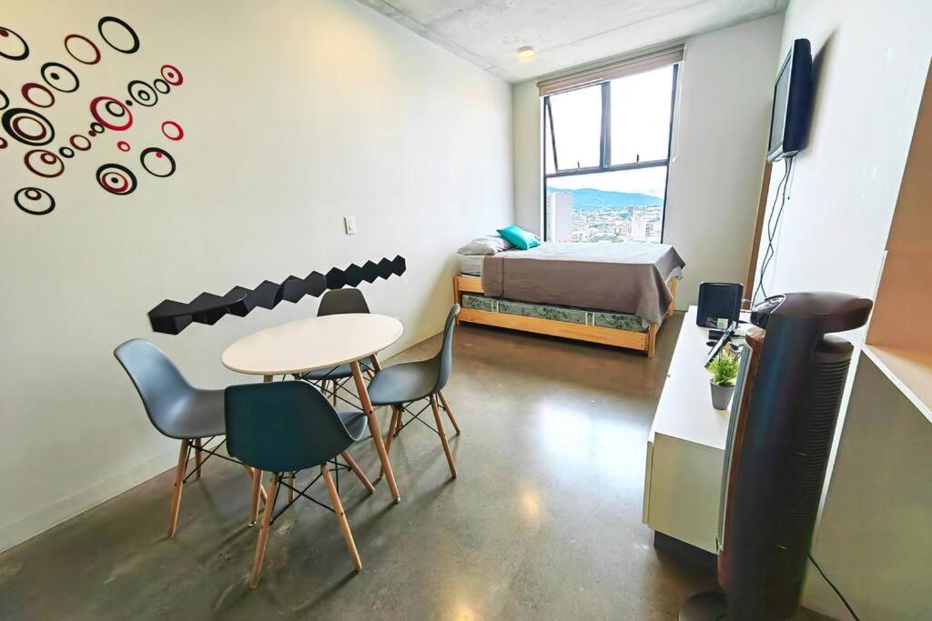 906B URBN Barrio Escalante Estudio con Aire Acondicionado y Parqueo