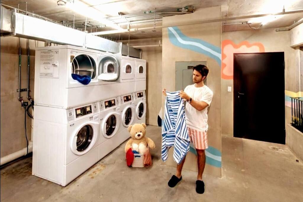 906B URBN Barrio Escalante Estudio con Aire Acondicionado y Parqueo