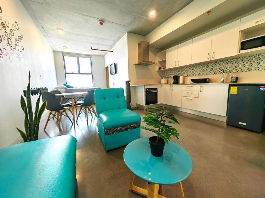 906B URBN Barrio Escalante Estudio con Aire Acondicionado y Parqueo